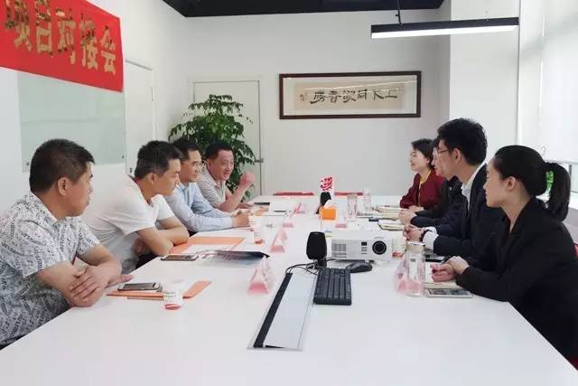 河北省大城縣縣委常委、副縣長王書華考察上海東方龍商務(wù)國際平臺