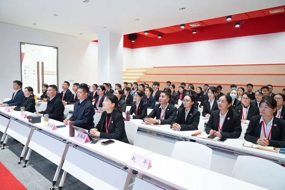 聚焦重點(diǎn)，拓寬渠道，重“精”重“效”，推動(dòng)落地！11月中旬，集團(tuán)成功通過(guò)33個(gè)優(yōu)質(zhì)投資選址項(xiàng)目