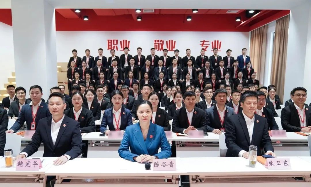 聚勢行，闖新途！東方龍商務(wù)召開一季度“開門紅”總結(jié)表彰暨“奔跑二季度”競賽總動員