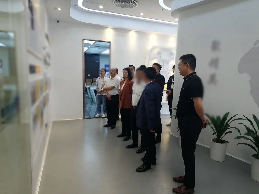 投資額30億，年產(chǎn)值100億！四川某地方政府園區(qū)黨工委書記帶隊(duì)實(shí)地參觀調(diào)研智能終端產(chǎn)業(yè)鏈生產(chǎn)投資選址項(xiàng)目