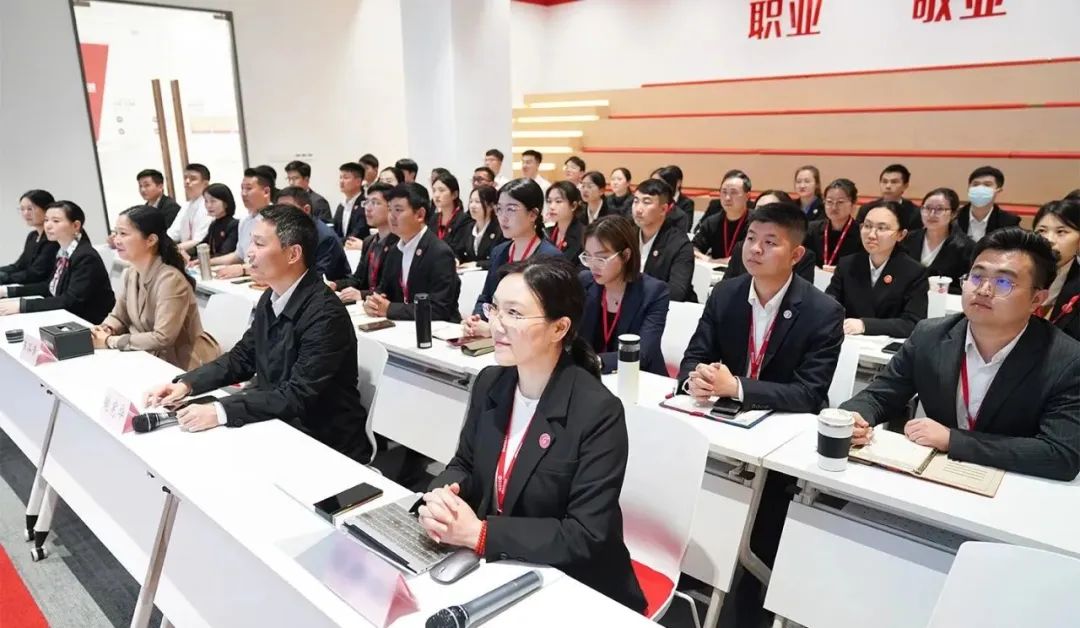 用好集團(tuán)招商“指揮棒”，激活項(xiàng)目開發(fā)正能量！4月下旬，集團(tuán)29個(gè)優(yōu)質(zhì)投資選址項(xiàng)目通過評(píng)估