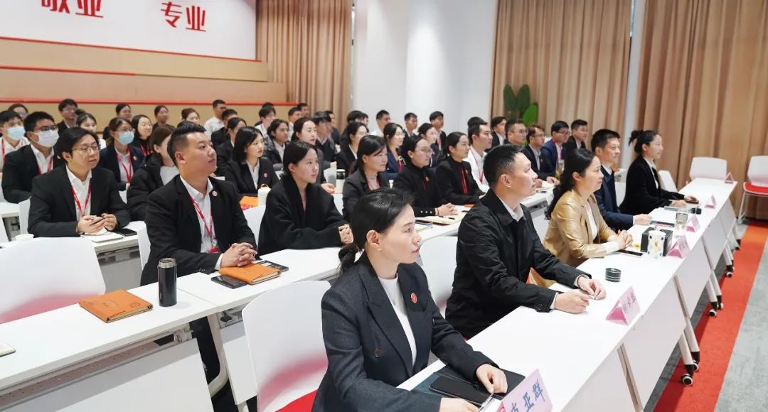 承接進(jìn)博效應(yīng)，推進(jìn)全球招商！11月上旬，集團(tuán)共40個優(yōu)質(zhì)投資選址項目通過評估